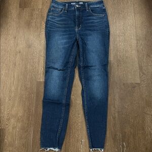 Old Navy Extra High-Rise Super-Skinny Jeans. Size 4. BRAND NEW